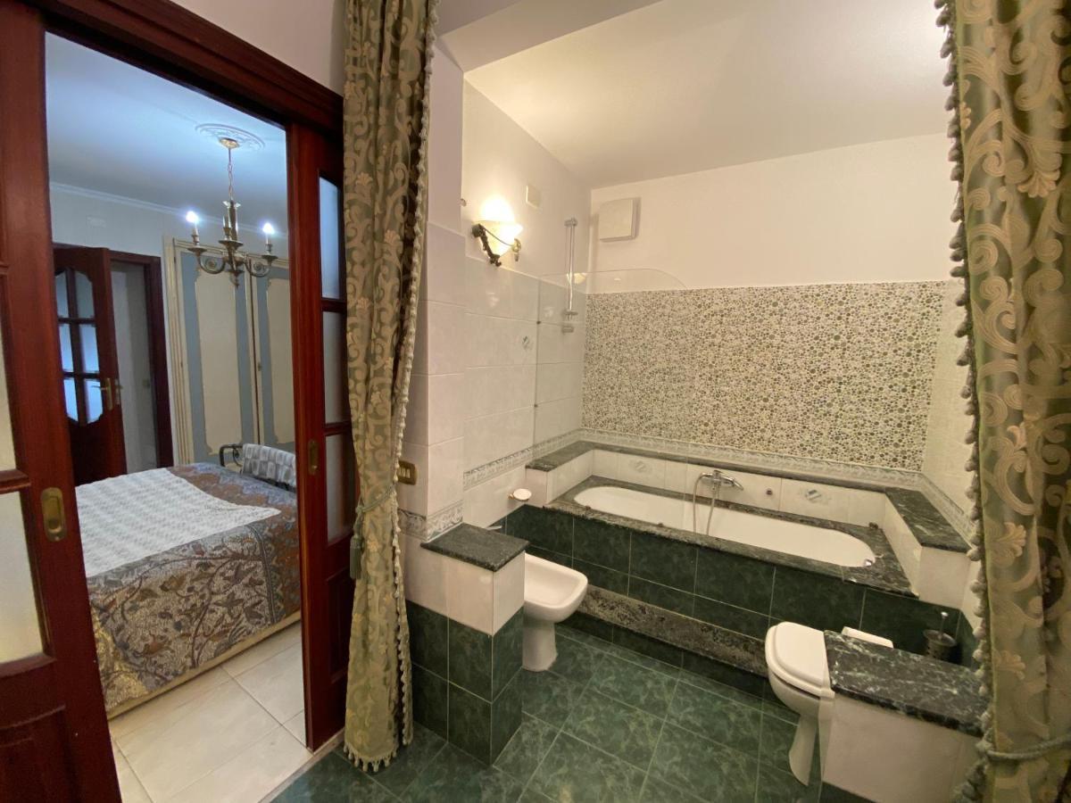 Casa Kamalei, Tra Plebiscito E Lungomare Apartman Nápoly Kültér fotó